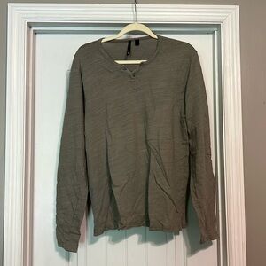 Size Large Men’s Joe’s Long Sleeve Shirt